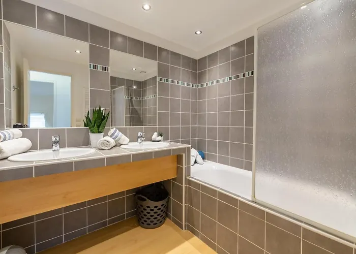 La Bastide, En Duplex Idealement Situee A Quelques Pas De La Feriehus Hyères