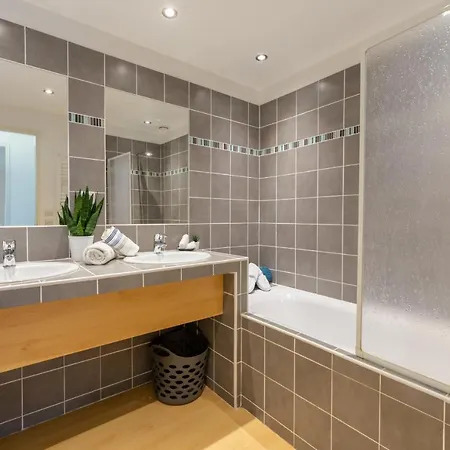 La Bastide, En Duplex Idealement Situee A Quelques Metres De La Holiday home Hyeres